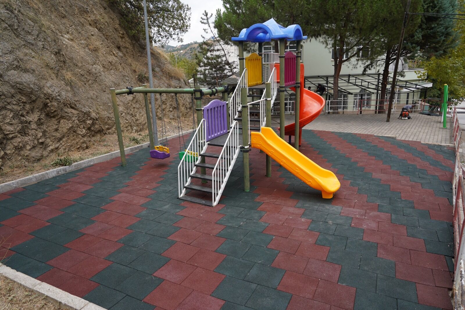 Bilecik’te Çocuk Parkları Yenileniyor Zeminler Kauçukla Kaplanıyor 19508