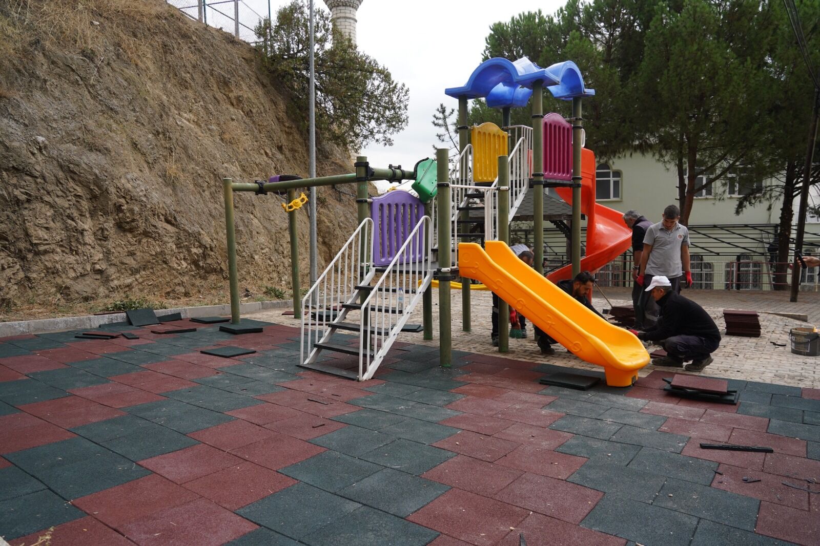 Bilecik’te Çocuk Parkları Yenileniyor Zeminler Kauçukla Kaplanıyor 19509