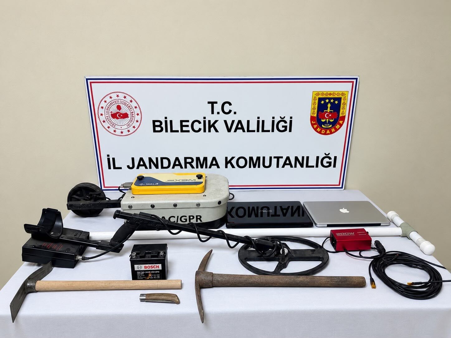 Bilecikte Define Avcıları Fotokapana Yakalandı 19768