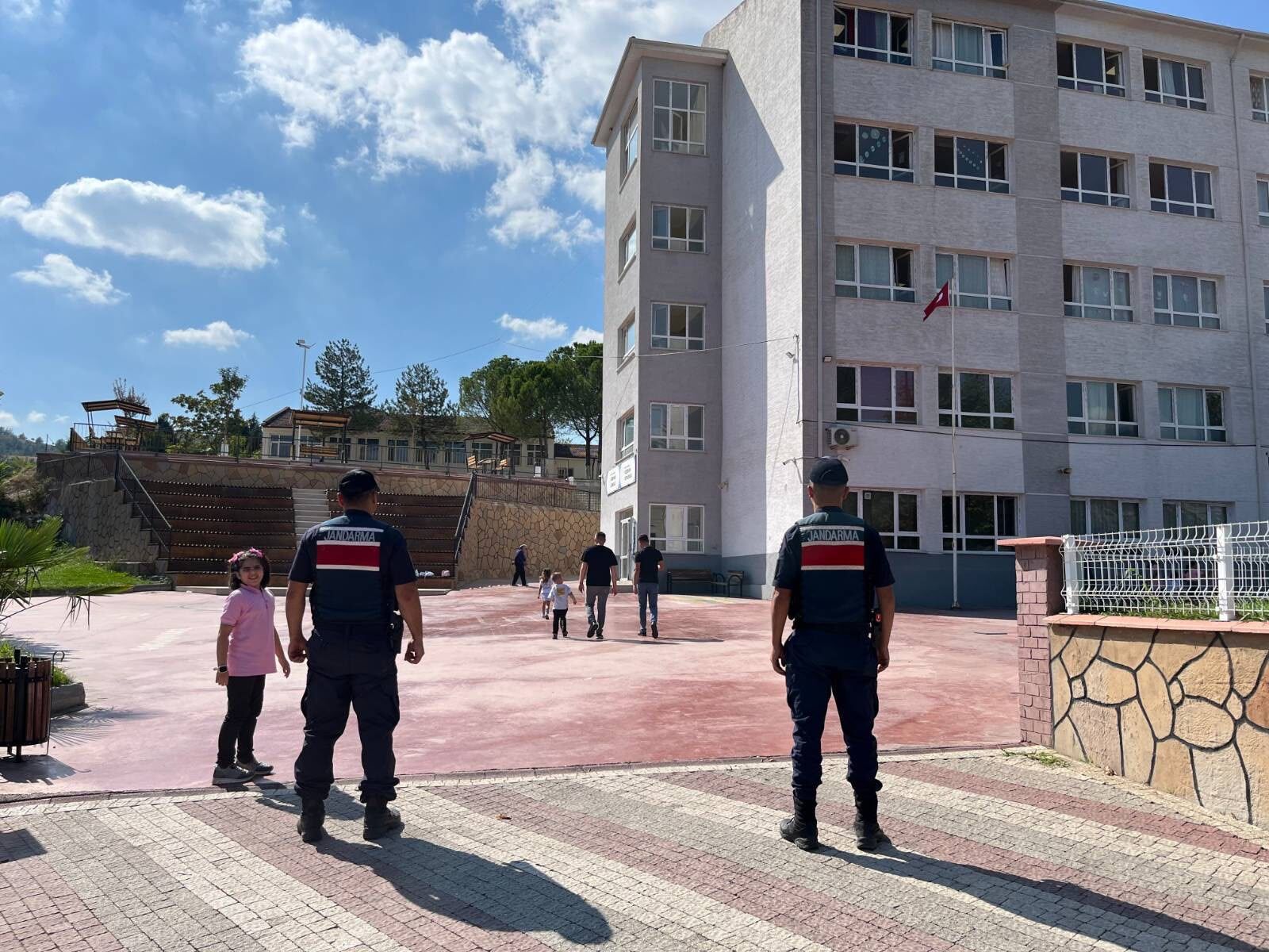 Bilecik’te Okul Çevrelerinde Sıkı Güvenlik Denetimi 19630