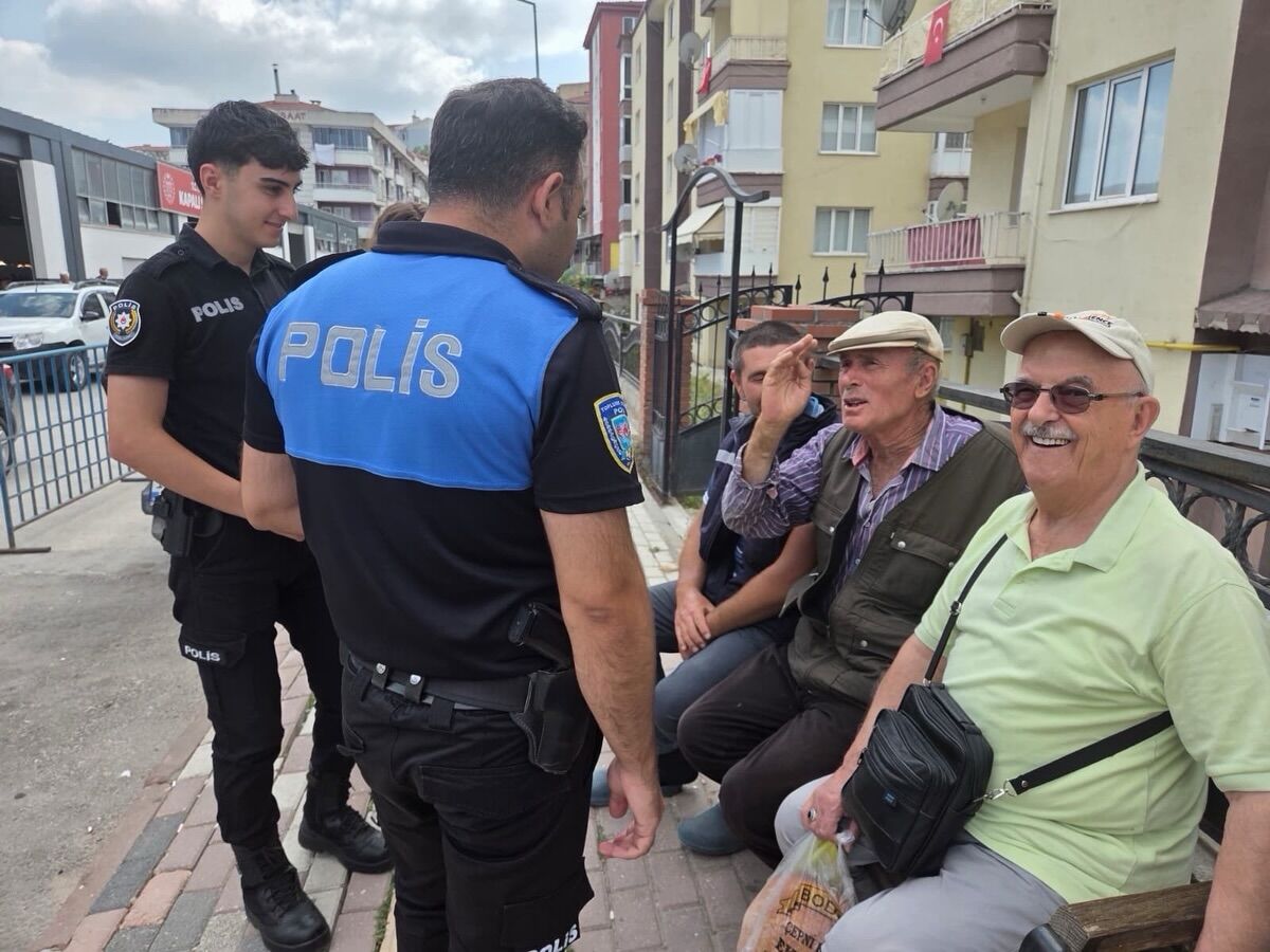 Bilecik’te Pazarda Güvenlik Mesaisi 28 Vatandaş Bilgilendirildi 18722