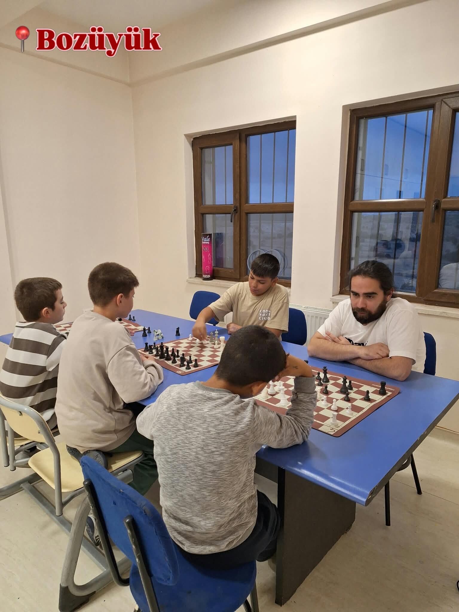 Bozüyük’te Çocuklar Satrançla Stratejik Düşünmeyi Öğreniyor 19608