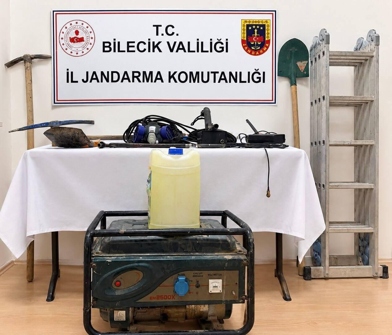 Define Ararken Suçüstü Yakalandılar 19061