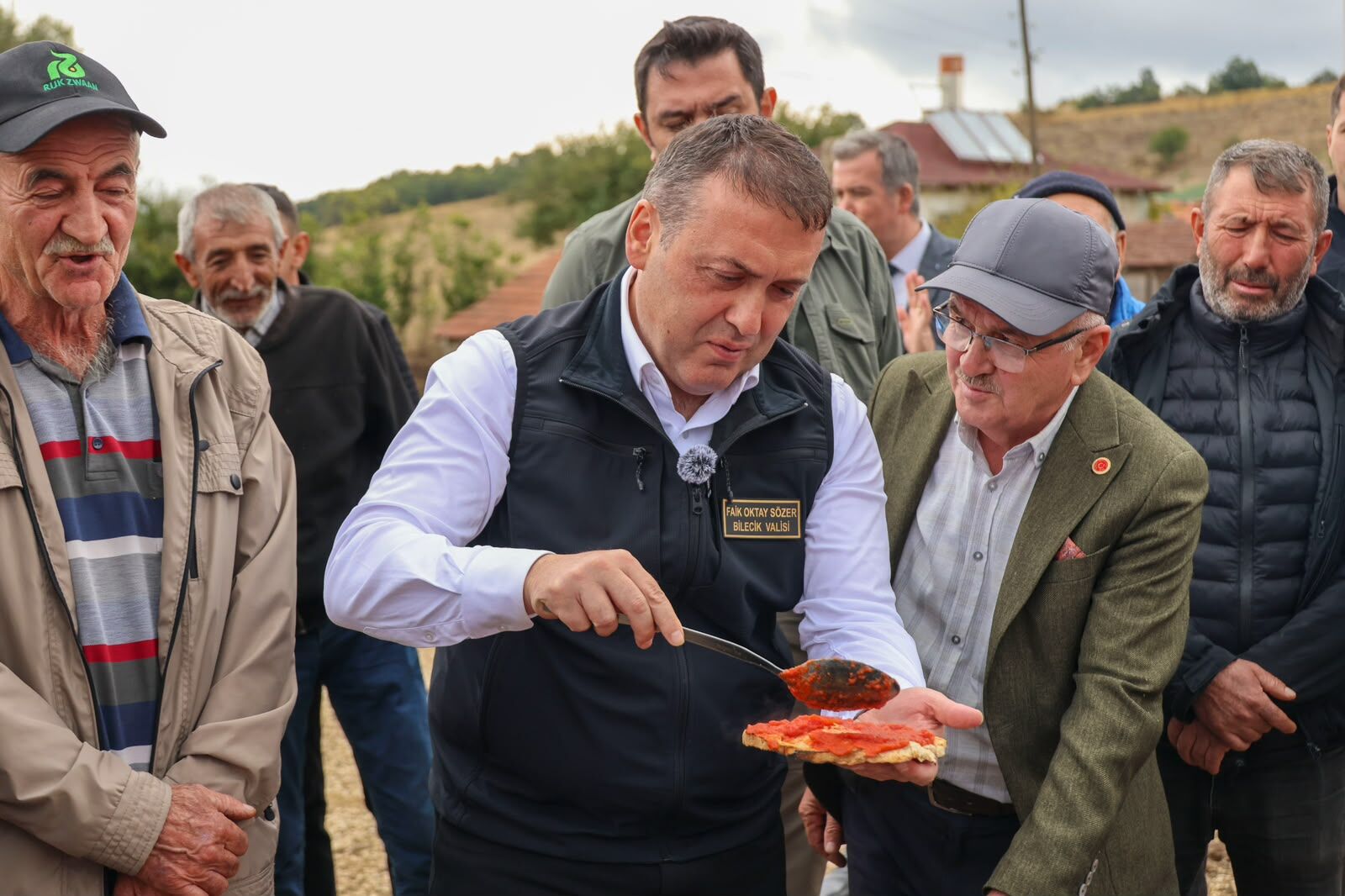 Oğulpaşa’da Bereket Kazanı Kaynadı, Vali Sözer De Başına Geçti 19584