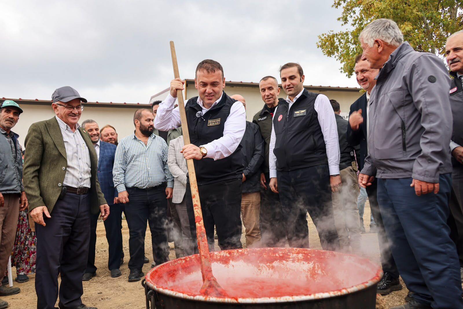Oğulpaşa’da Bereket Kazanı Kaynadı, Vali Sözer De Başına Geçti 19586
