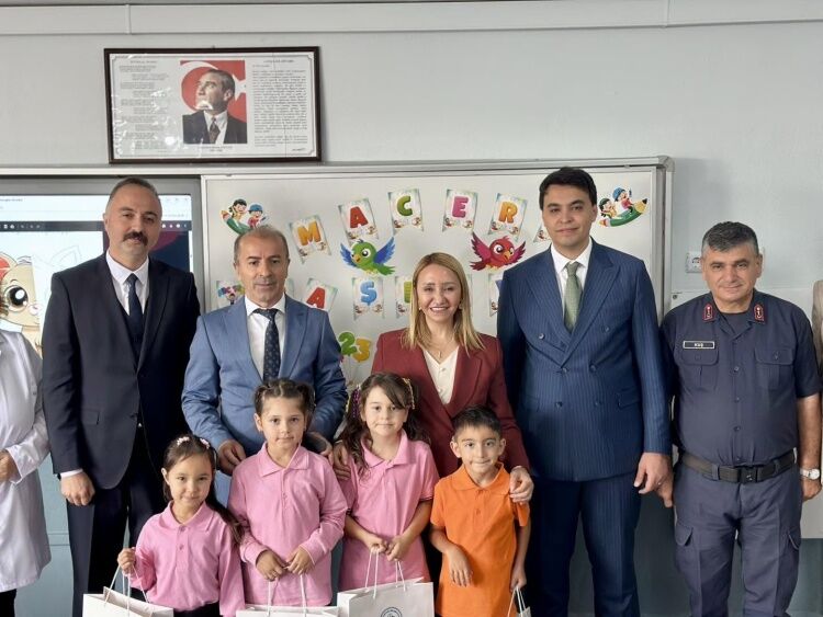 Pazaryeri’nde Minik Öğrencilerin Ilk Gün Heyecanına Ortak Oldular 19391