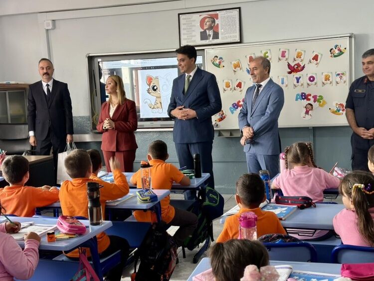Pazaryeri’nde Minik Öğrencilerin Ilk Gün Heyecanına Ortak Oldular 19392