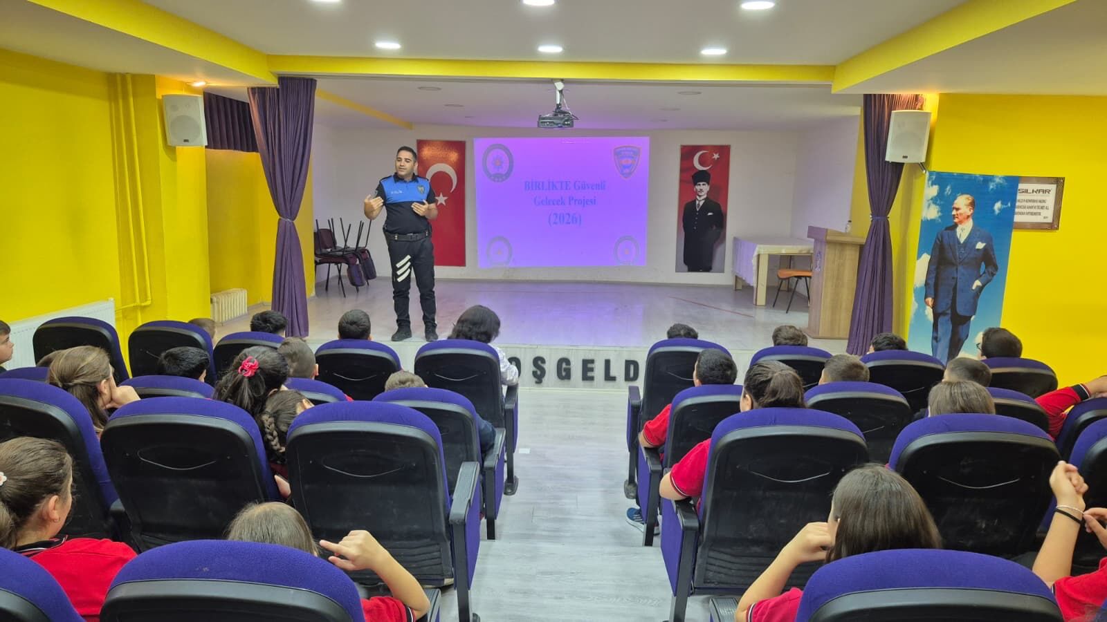 Polis Ekiplerinden Öğrencilere Güvenlik Dersi 100 Öğrenci Bilgilendirildi 19383
