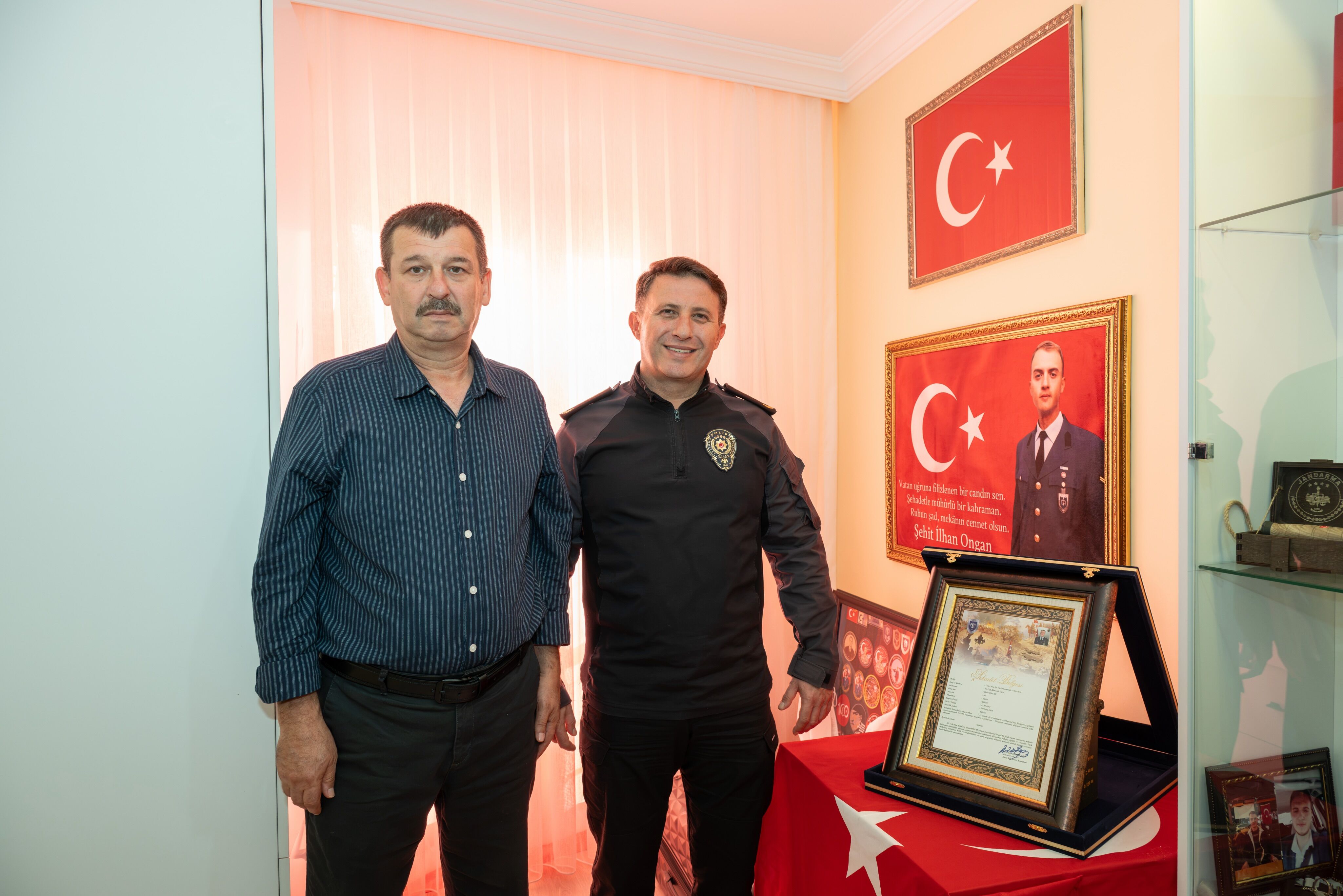 Şehit Ailesine Anlamlı Ziyaret 19741