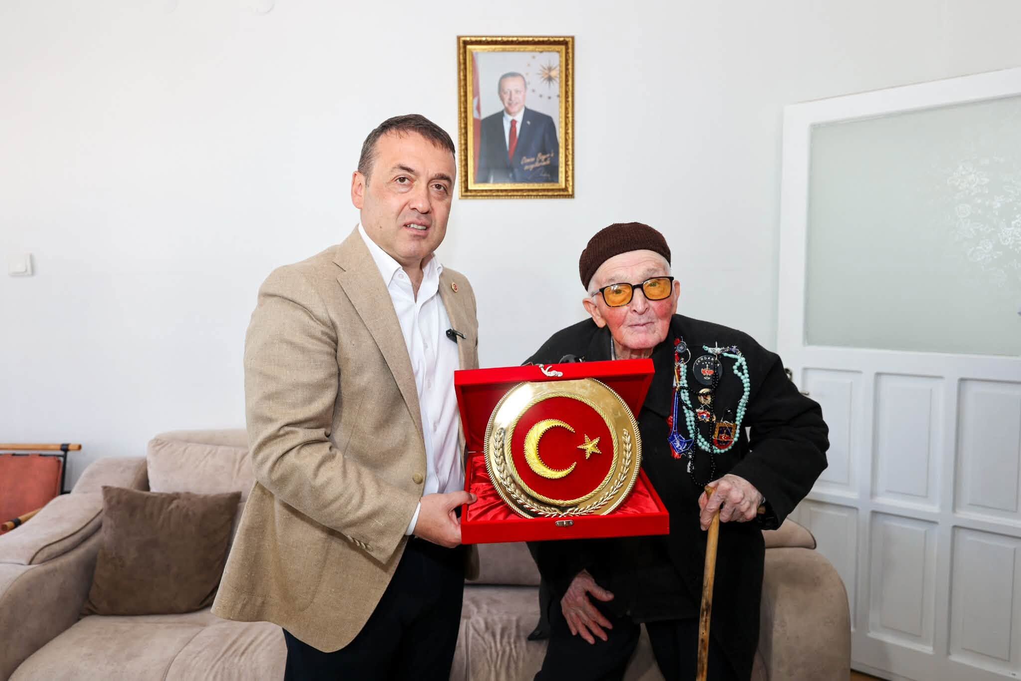 Şehit Ailesinin Evinde Duygu Dolu Buluşma 19720