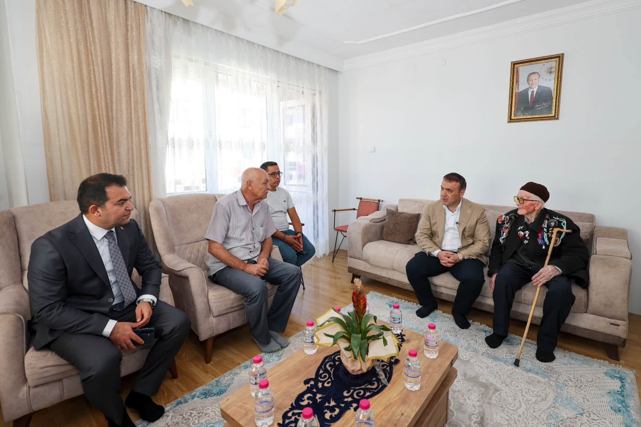 Şehit Ailesinin Evinde Duygu Dolu Buluşma 19721