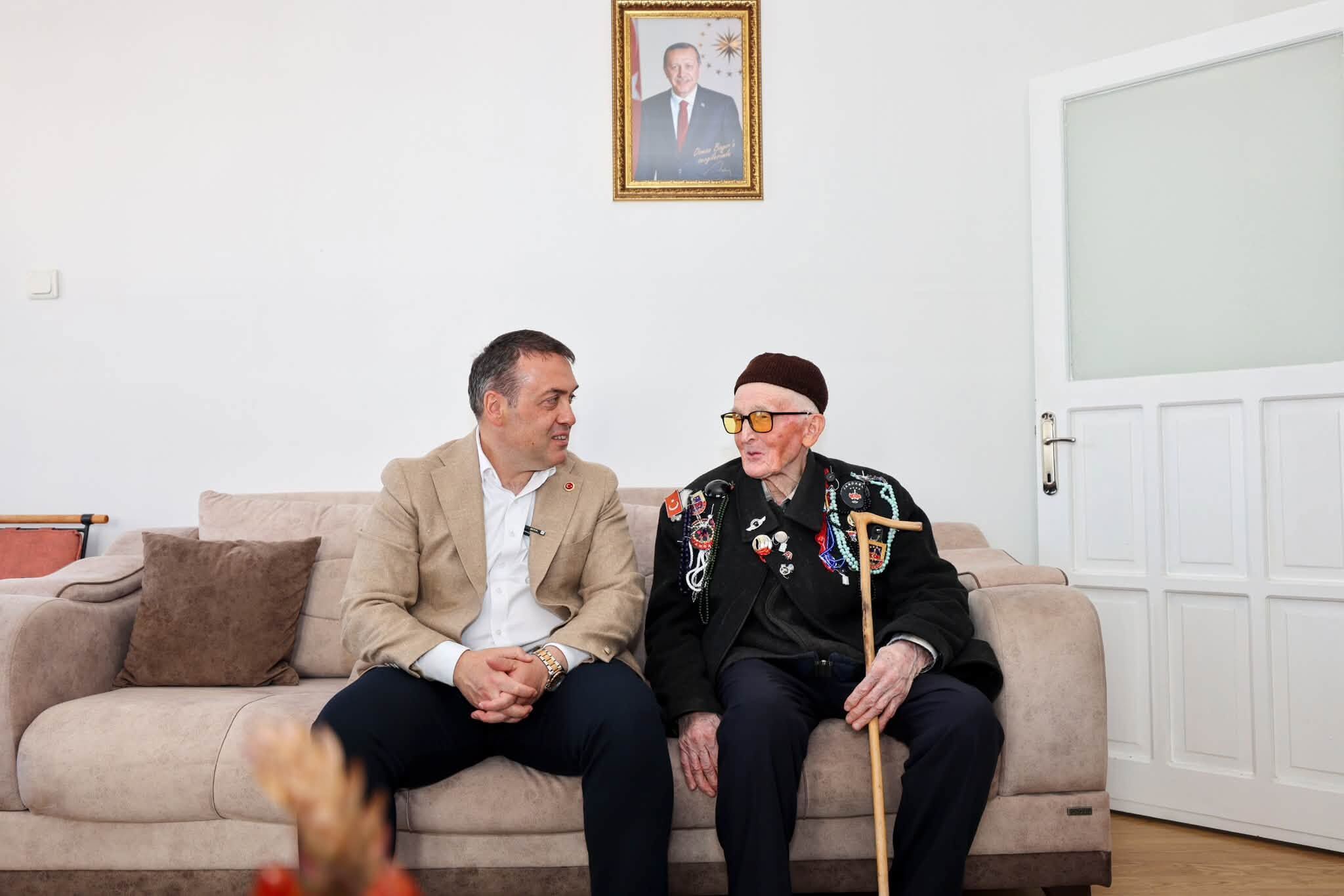 Şehit Ailesinin Evinde Duygu Dolu Buluşma 19722