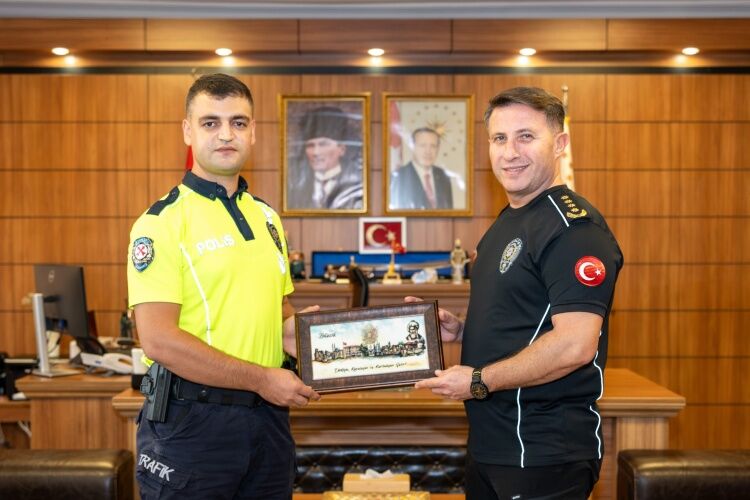 Trafikte Örnek Davranış Sergileyen Polisler Müdür Çağlar’dan Teşekkür Aldı