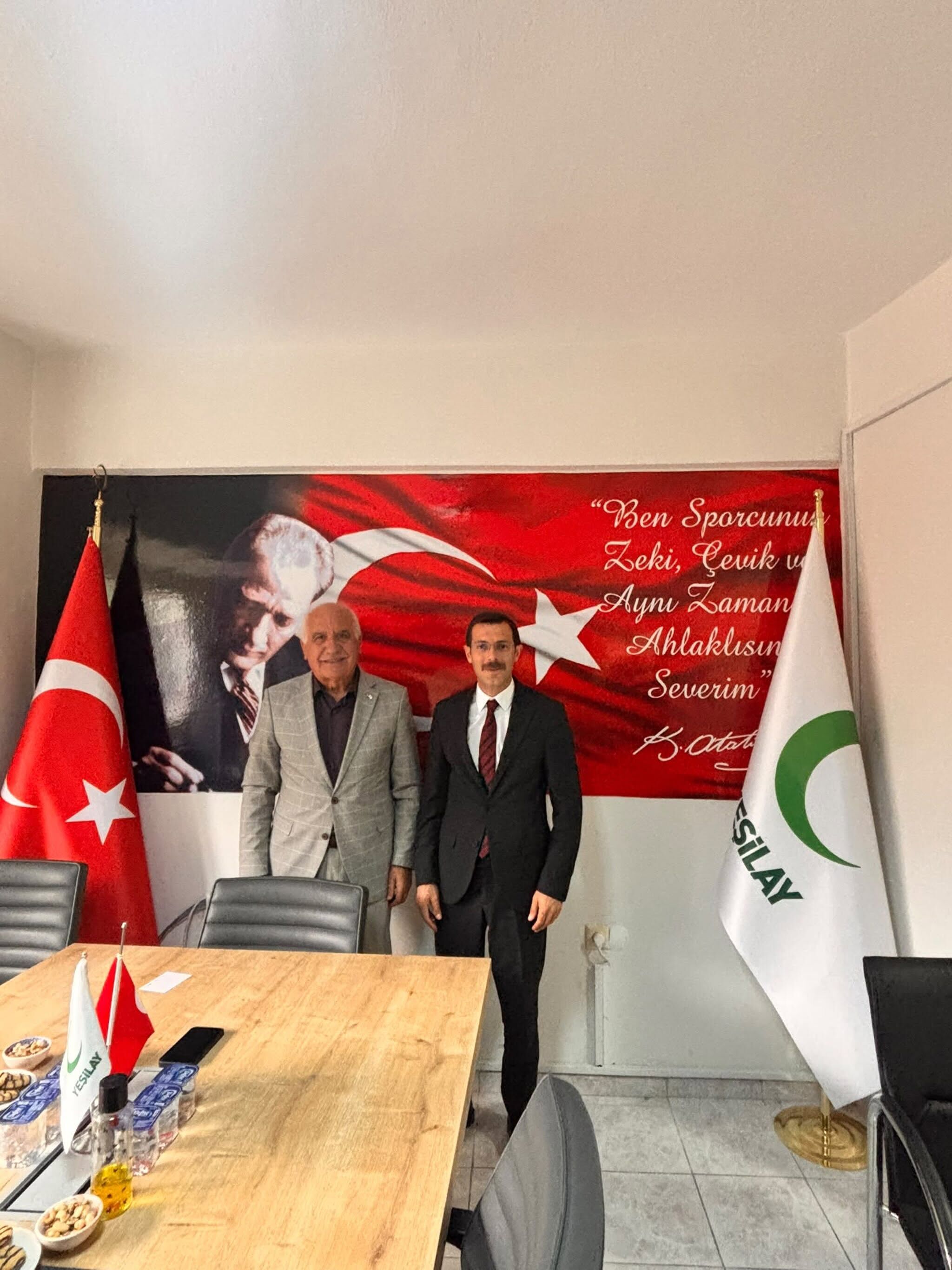 Yenipazar Kaymakamı Polat’tan Yeşilay Bilecik Şubesine Ziyaret 19683