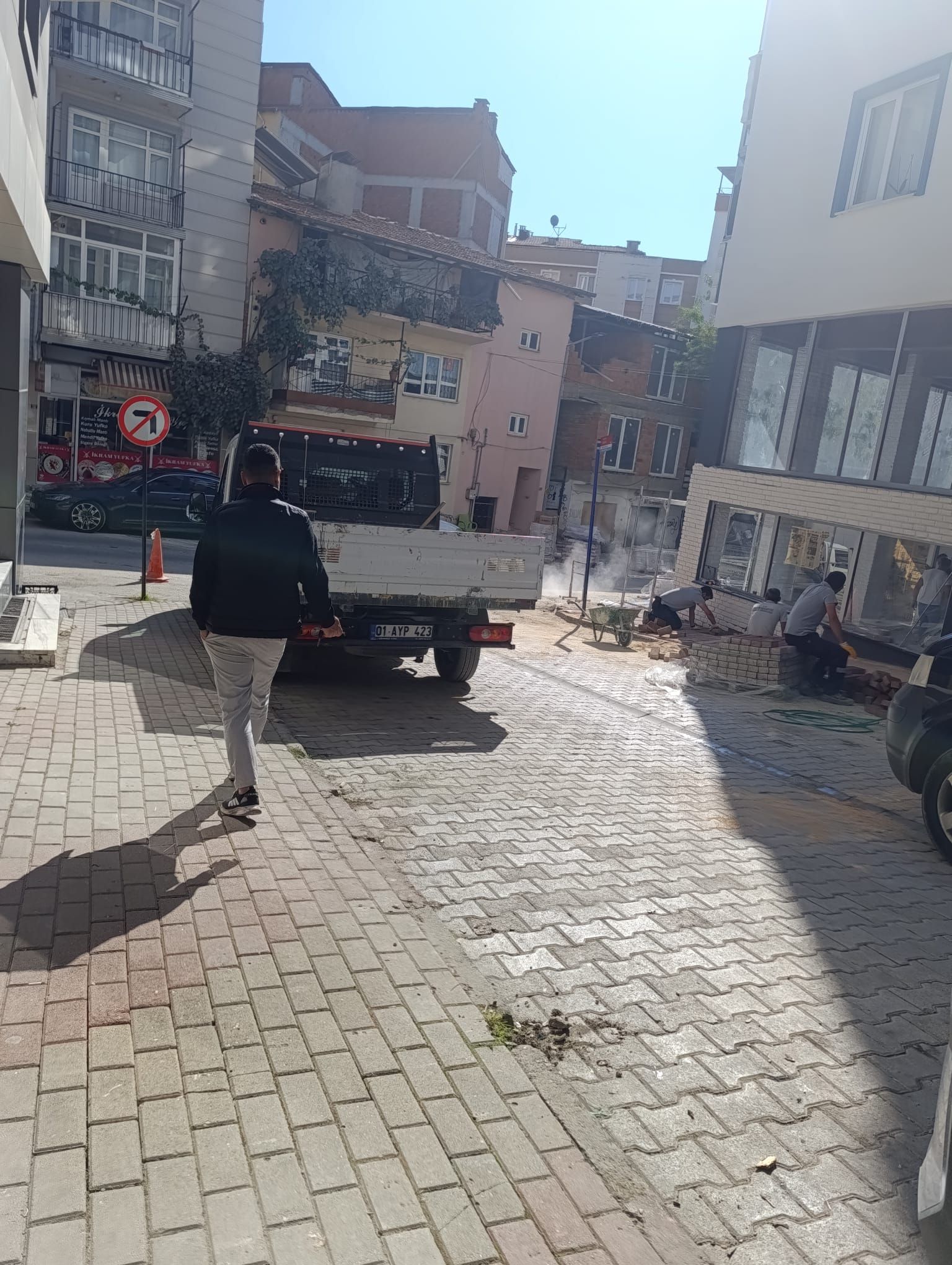 Belediye Ekipleri Başkan Yardımcısının Açacağı Dükkâna Seferber Oldu 20565