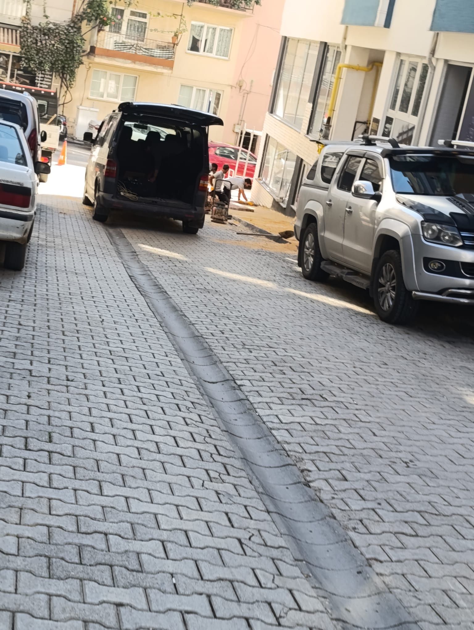 Belediye Ekipleri Başkan Yardımcısının Açacağı Dükkâna Seferber Oldu 20566