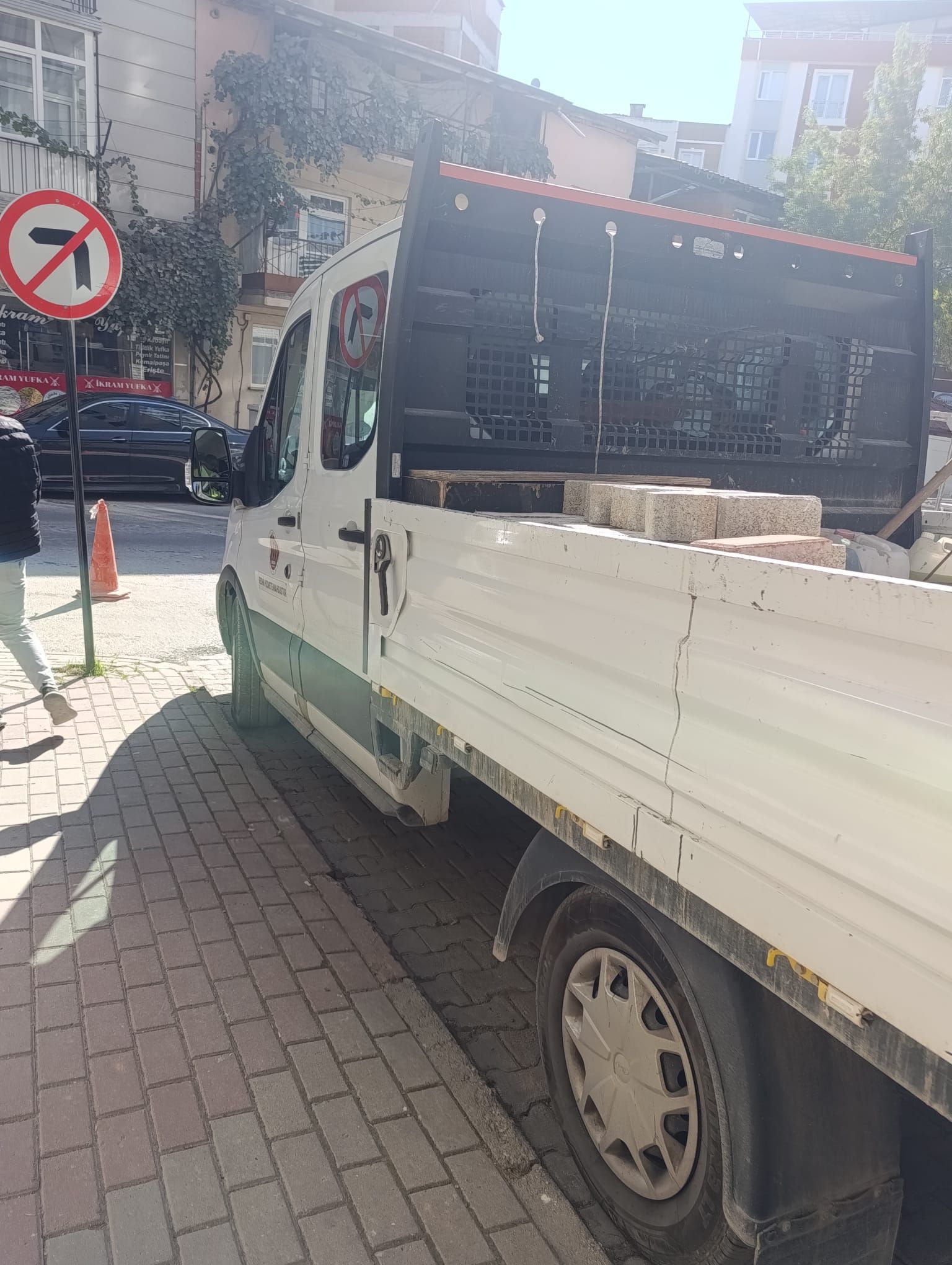 Belediye Ekipleri Başkan Yardımcısının Açacağı Dükkâna Seferber Oldu 20568