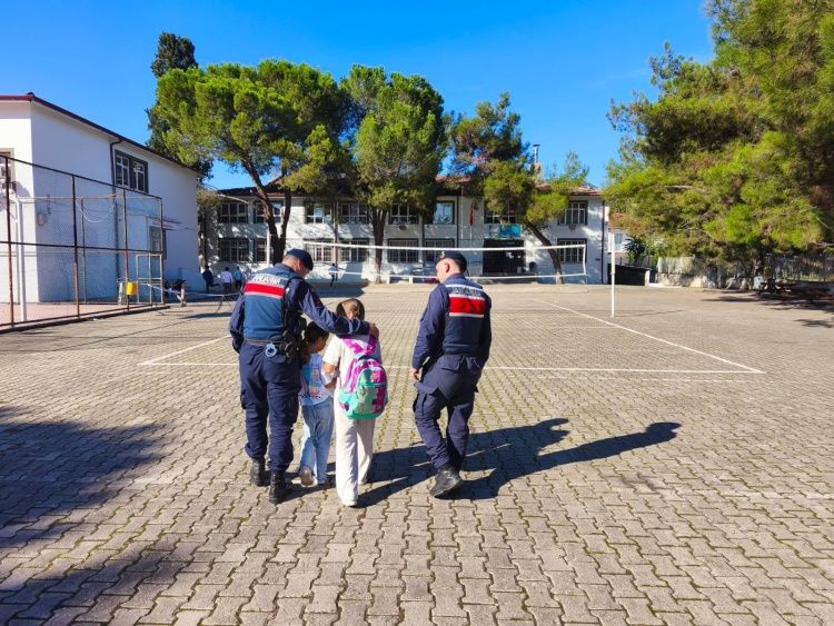 Bilecik’te Jandarmadan Okul Çevrelerinde Sıkı Denetim 20674