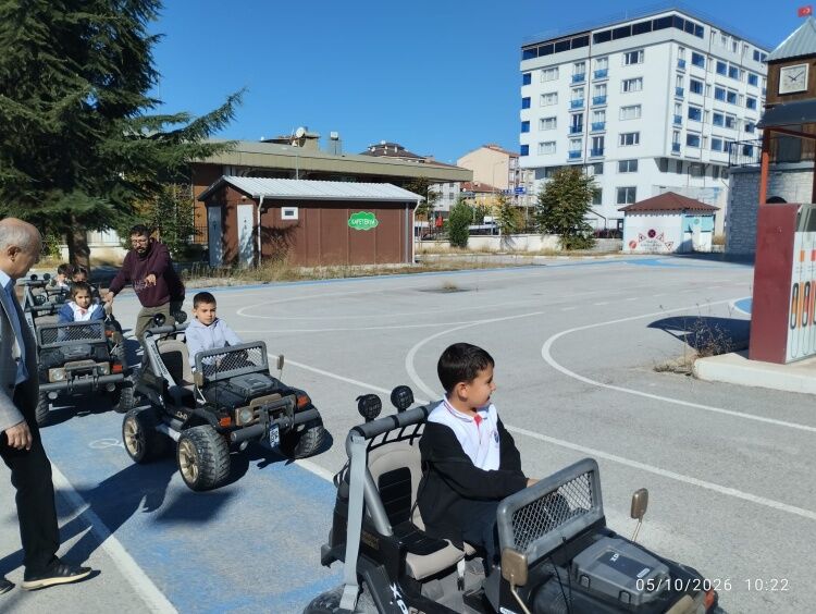 Bilecik’te Minik Öğrencilere Trafik Eğitimi 20102