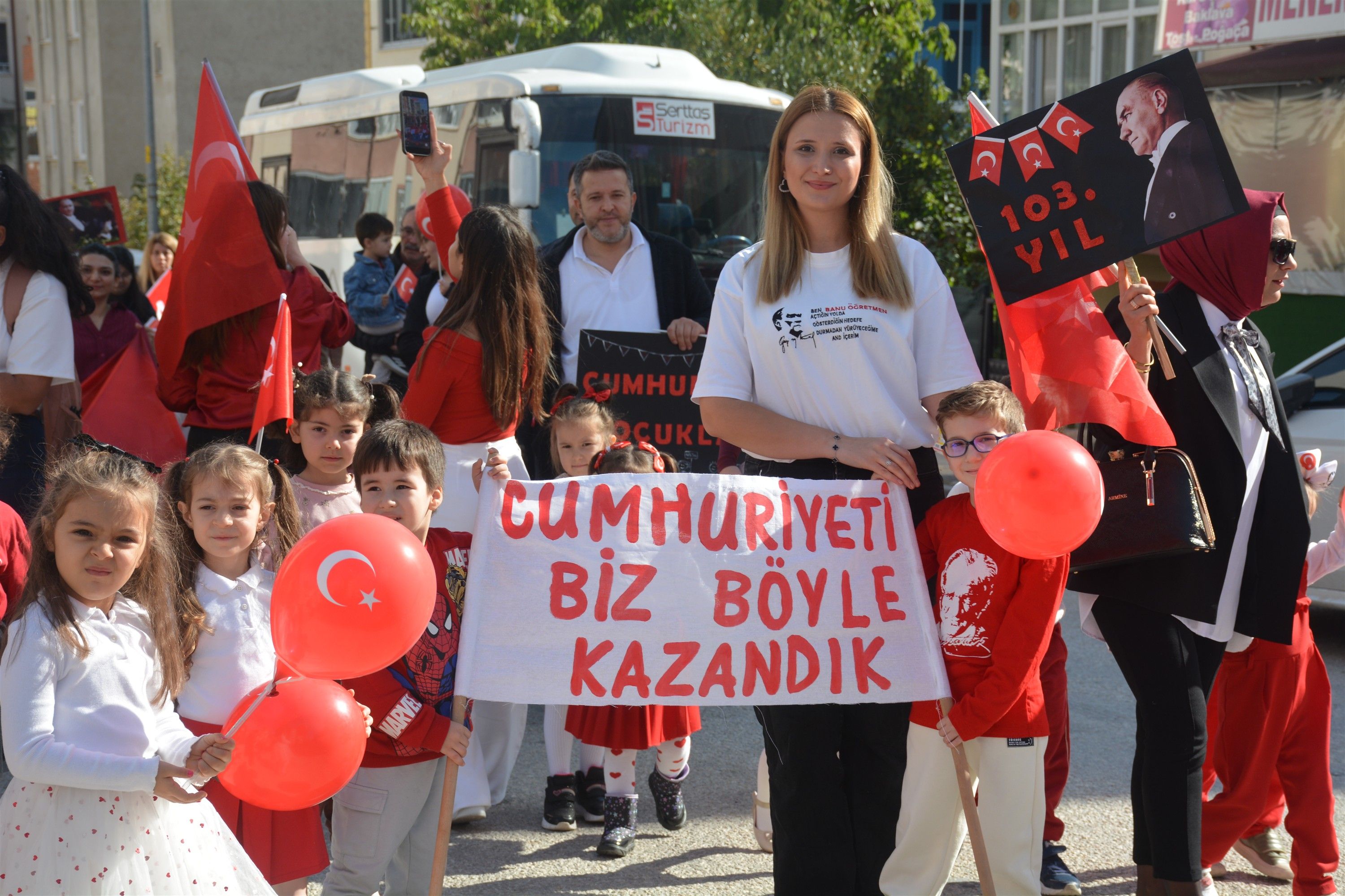 Bilecik’te Minik Yüreklerden Cumhuriyet Coşkusu 20737-1