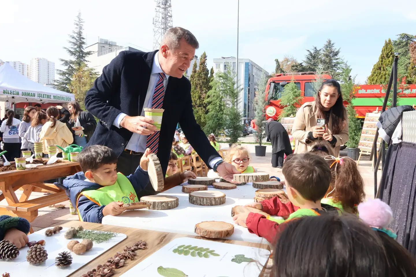 Bi̇leci̇k’te Öğrenci̇lerle Yeşi̇l Vatan İçi̇n Fi̇dan Di̇kti̇ler 20850