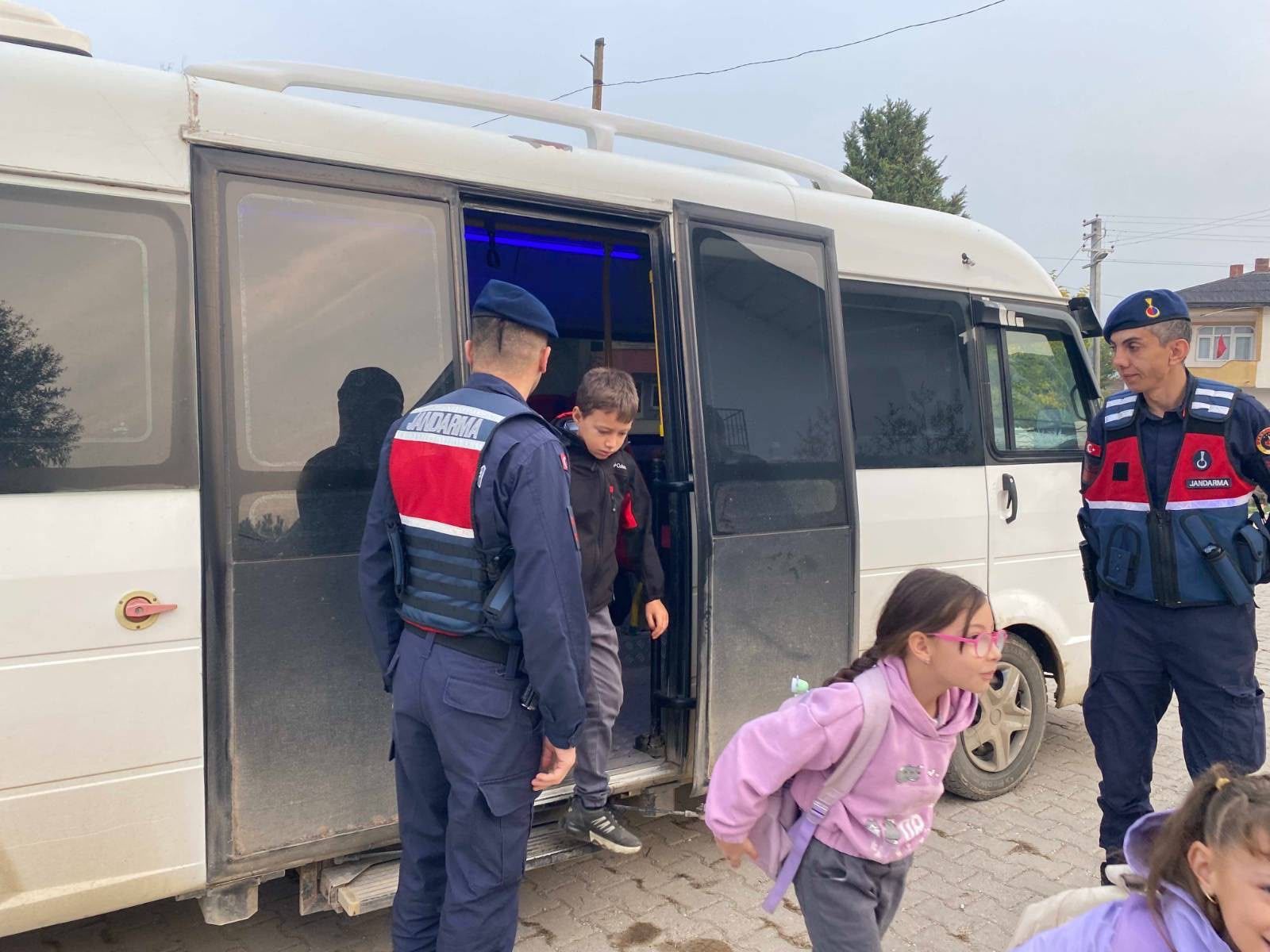 Bi̇leci̇k’te Okul Çevreleri̇nde Jandarma Deneti̇mi̇ 20857