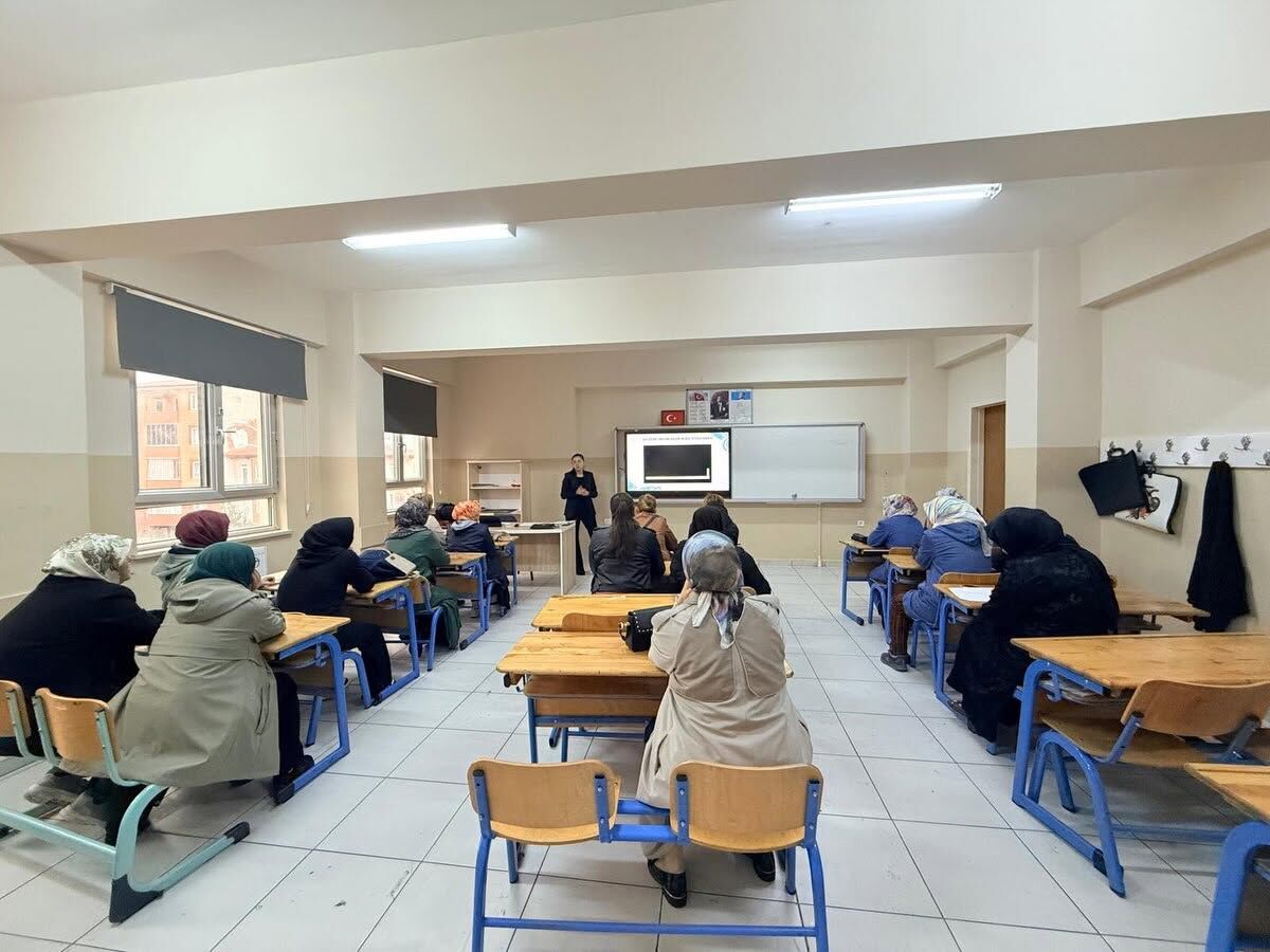 Bilecikte Velilere “Okul Ve Aile” Eğitimi Verildi 19994