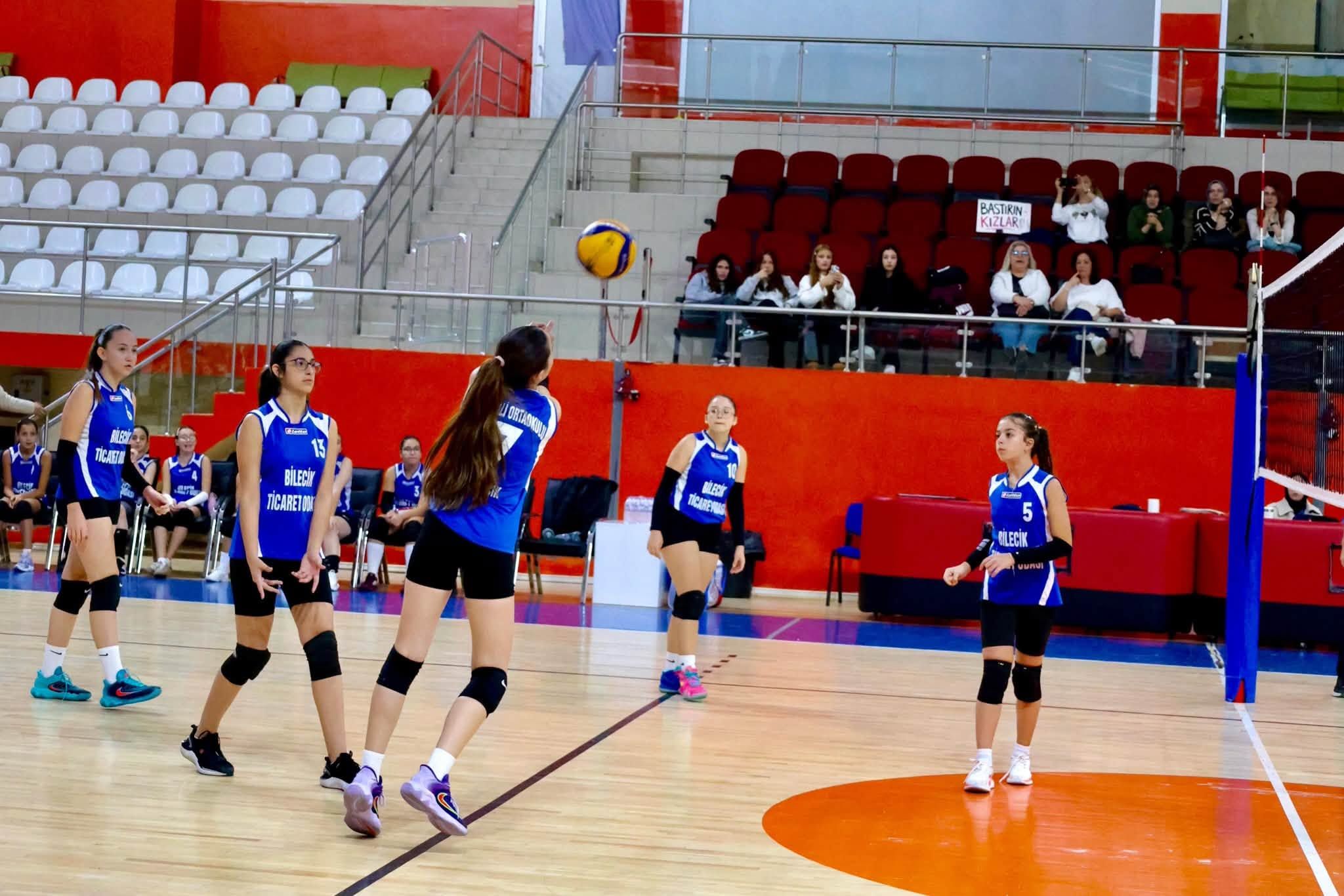 Bilecik’te Yıldız Kızların Voleybol Heyecanı Başladı 20606