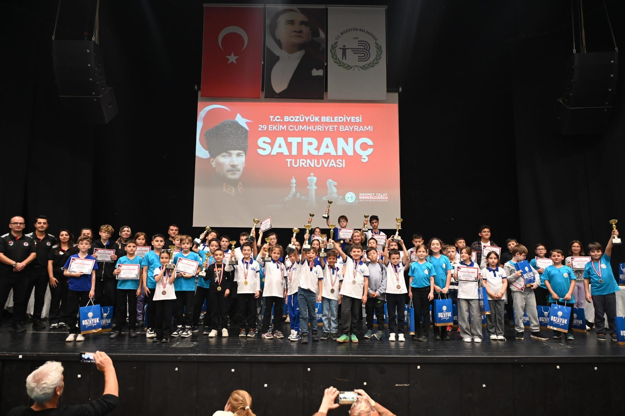 Bozüyük’te 64 Karede Cumhuri̇yet Heyecani 20988