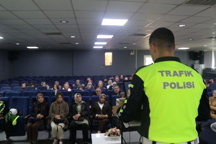 Bozüyükte 86 Servis Şoförü Ve Rehber Personele Güvenli Ulaşım Eğitimi 19992