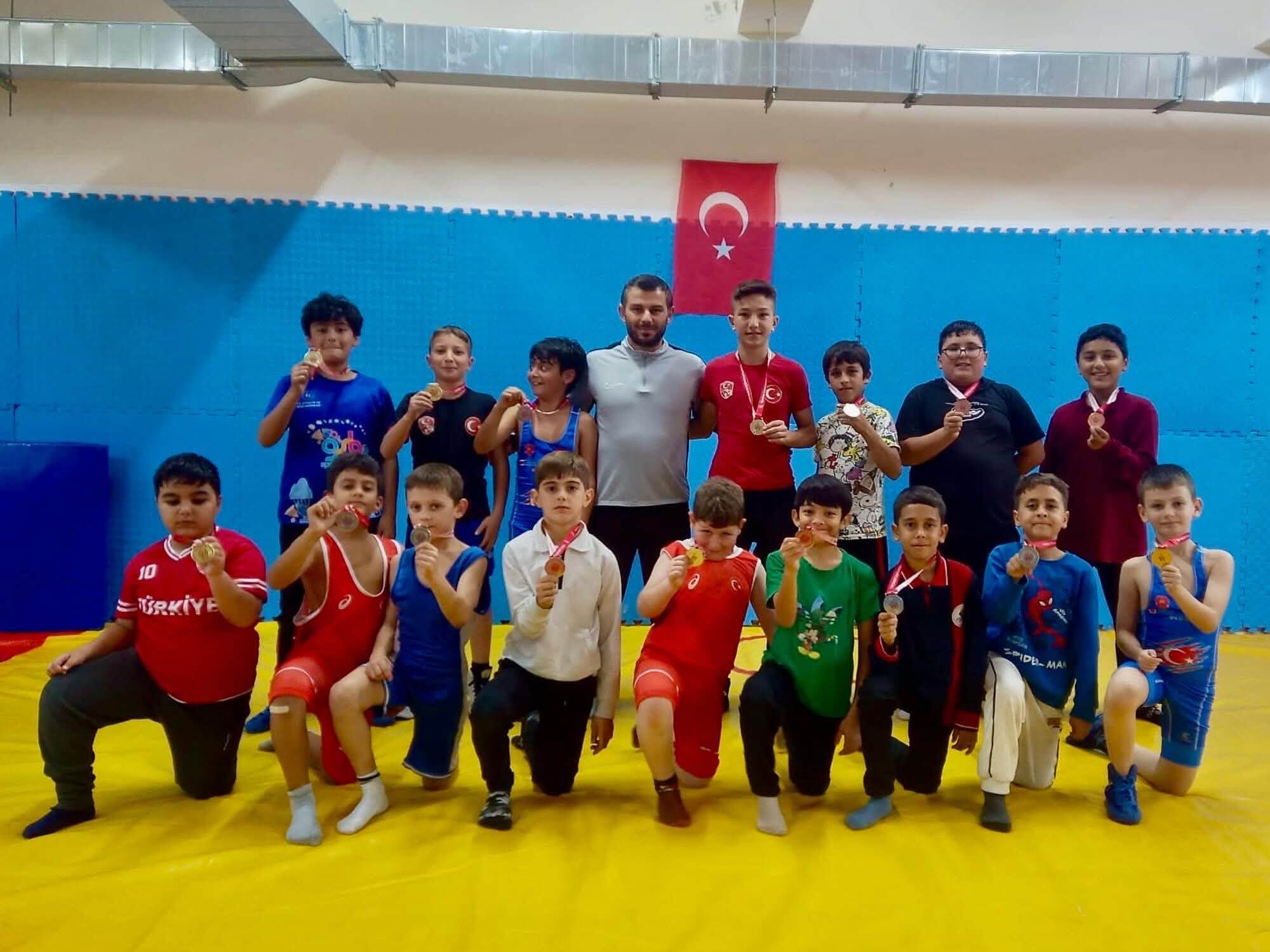 Güreşçiler Minderde Ter Döktü 20246