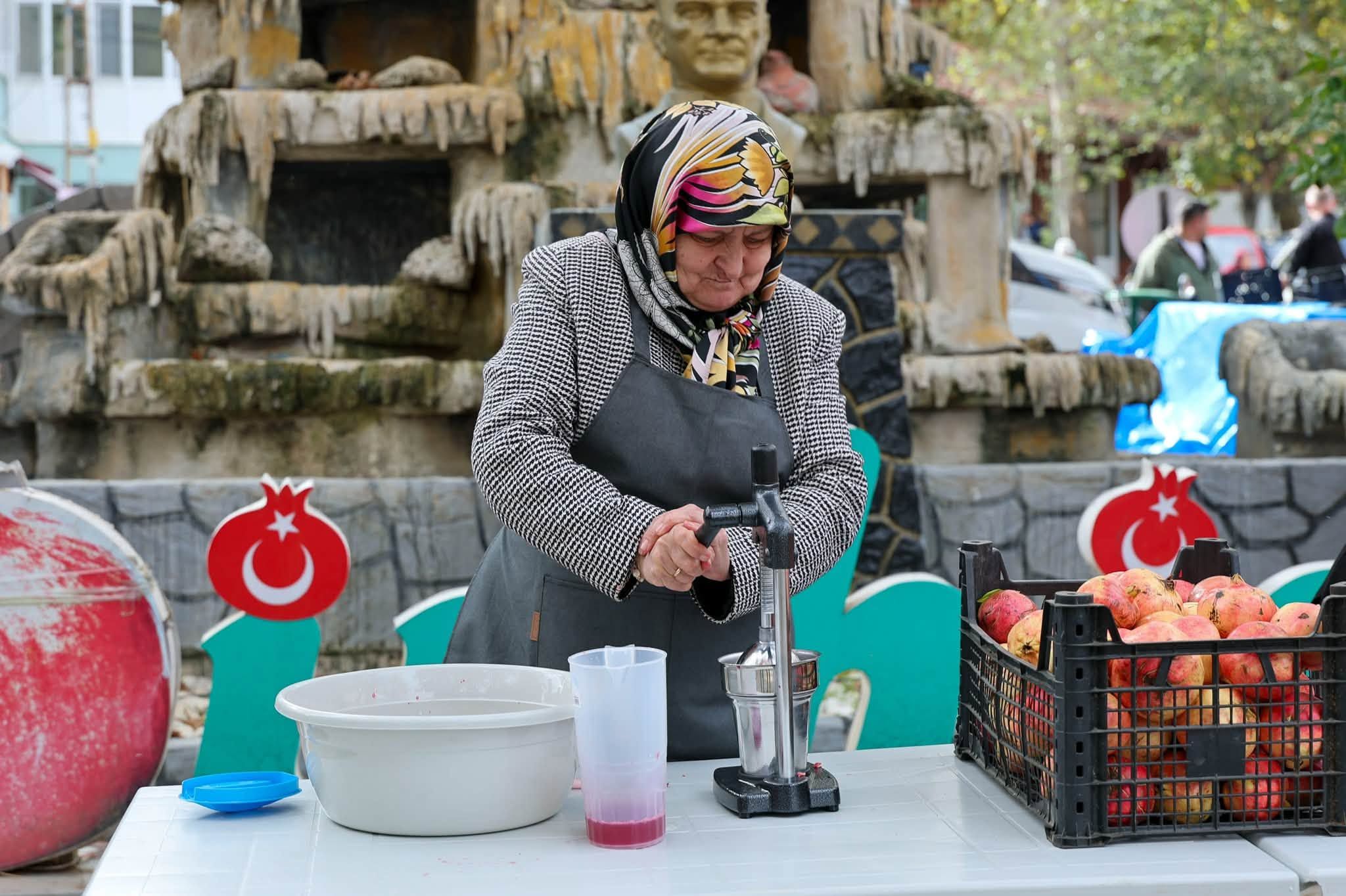 İnhi̇sar’da Nar Bereketi̇ Festi̇valle Taçlandi! 21008