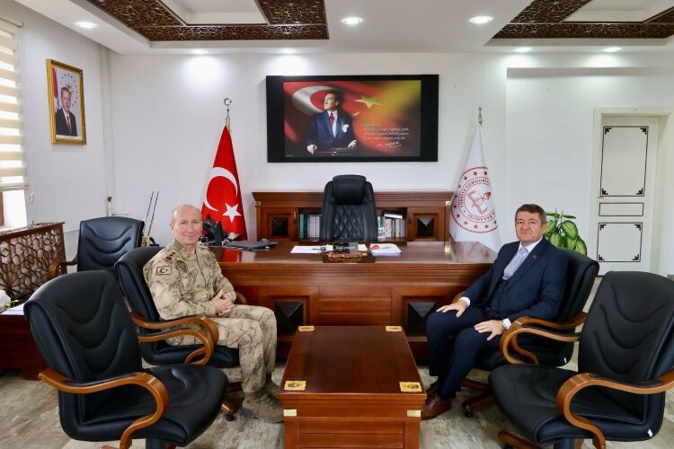 Jandarma Eğitim Komutanı İlbey’den Şimşek’e Ziyaret 20365