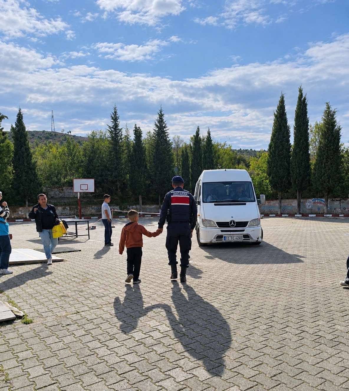 Jandarmadan Çocuklara Şefkatli Güven 20694
