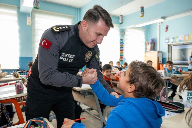 Müdür Çağlar, Çocuklarla Aynı Sırada 20165