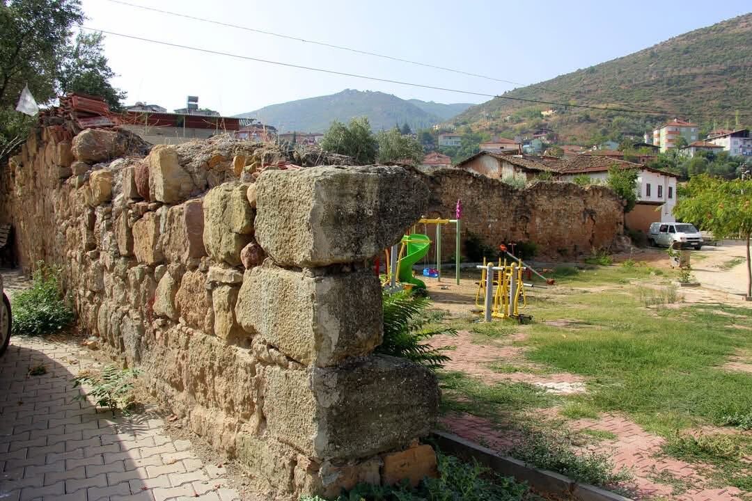 Münür Şahin “Lefke Rüstem Paşa Kervansarayı İçin Başlatılan Çalışmaların Sürdürülmesi Gerekiyor” 19982