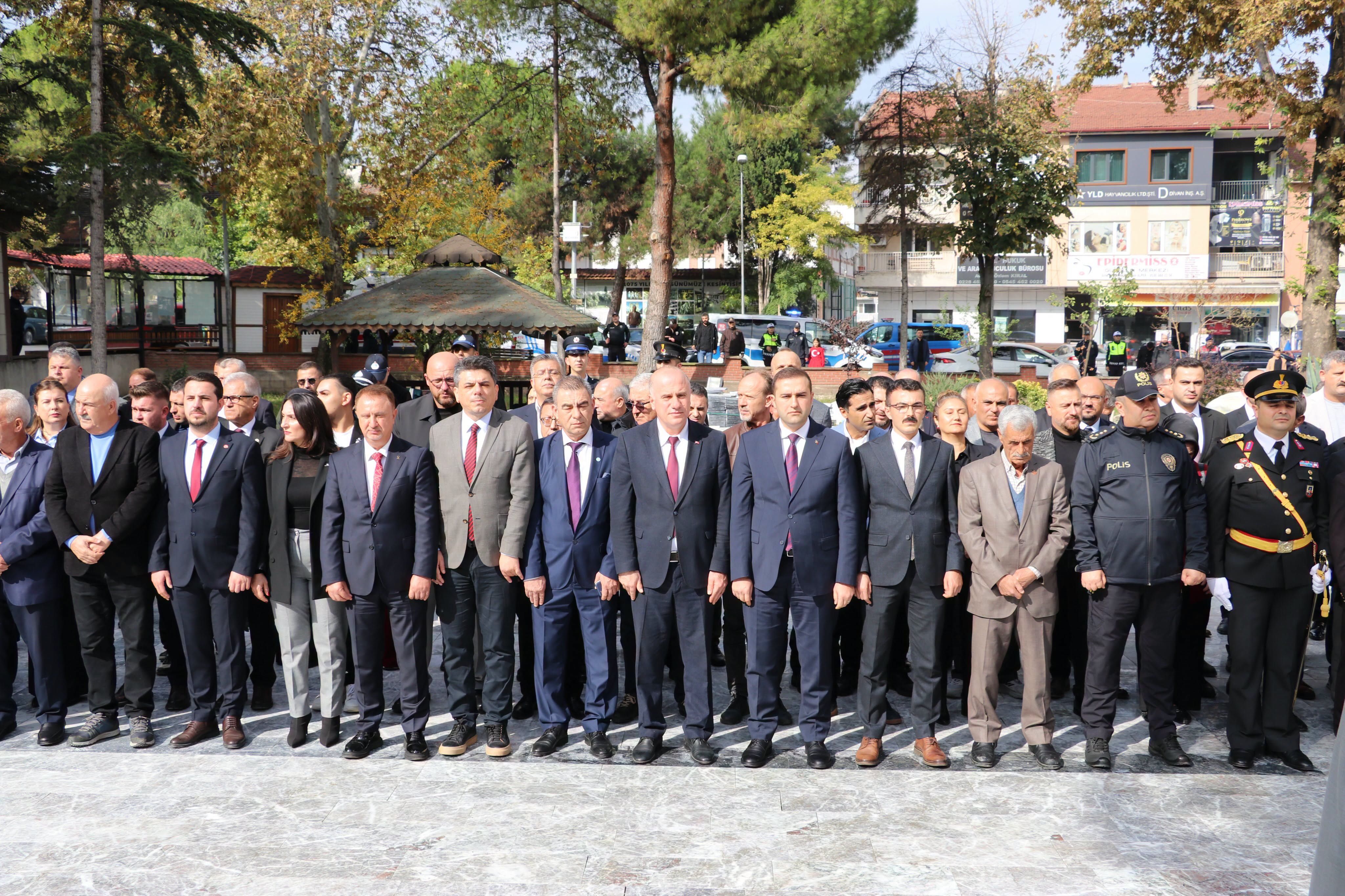 Osmaneli’de Cumhuriyet Bayramı Için Çelenk Sunuldu 20924