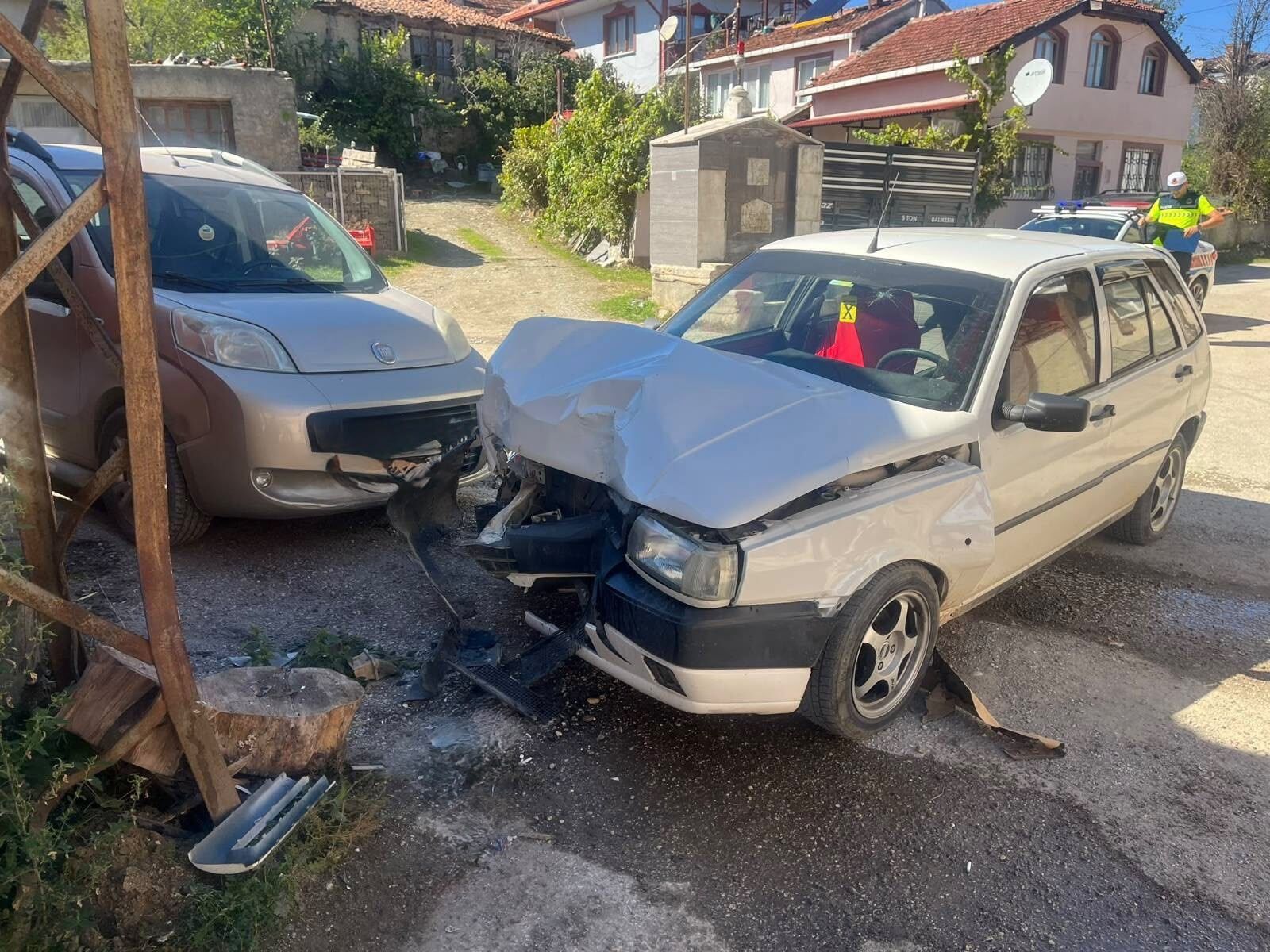 Otomobil Elektrik Direğine Çarptı 1 Yaralı 20016
