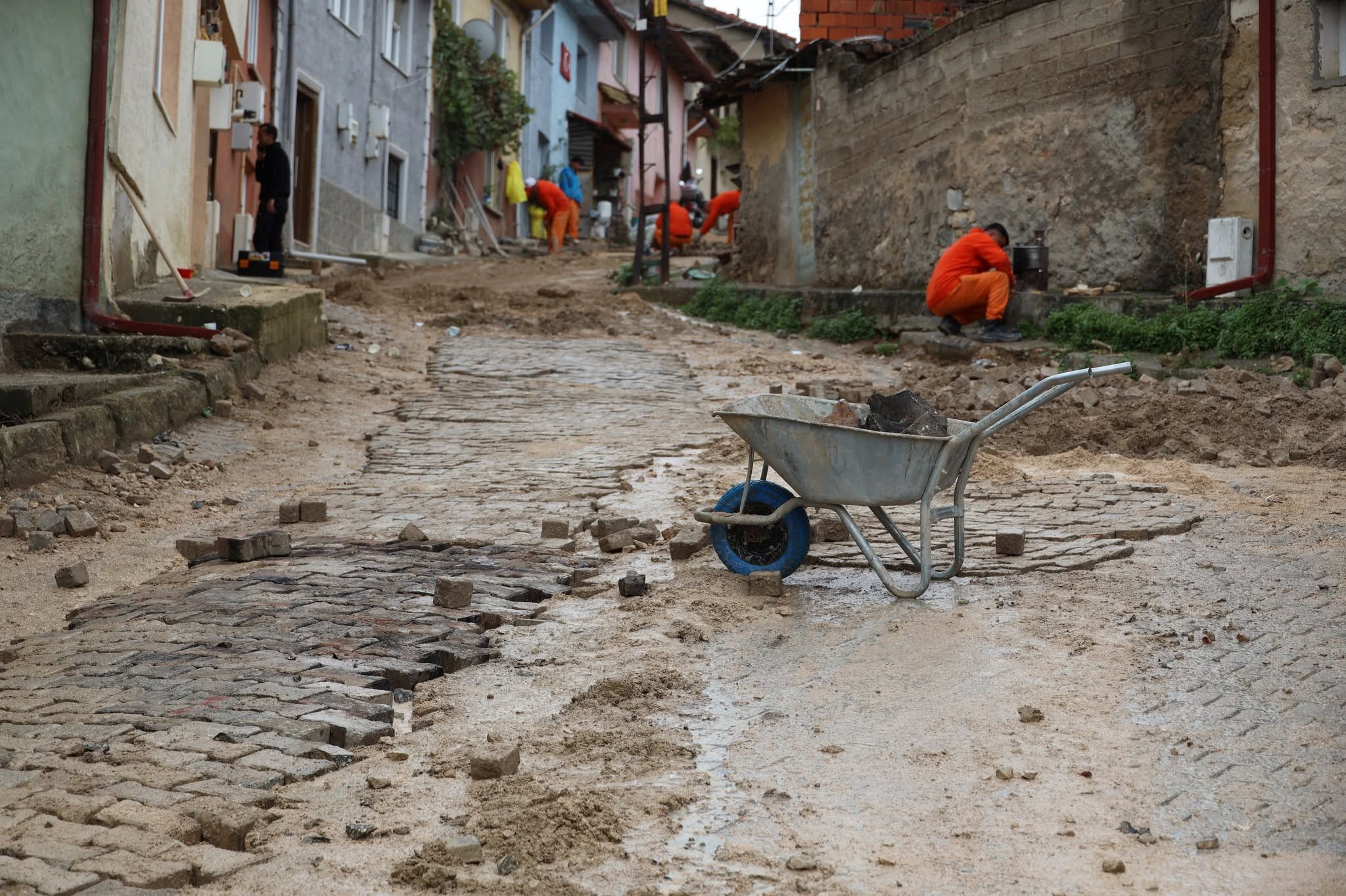 Söğüt’te Iki Noktada Parke Taşı Çalışması Başladı 20436