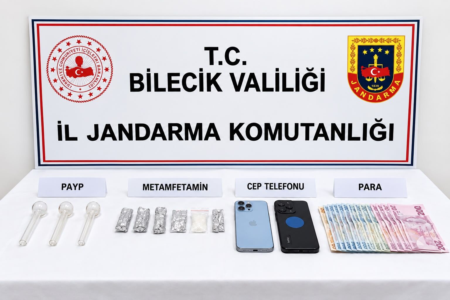 Uyşturucuları Satamadan Jandarmaya Yakalandılar 20120