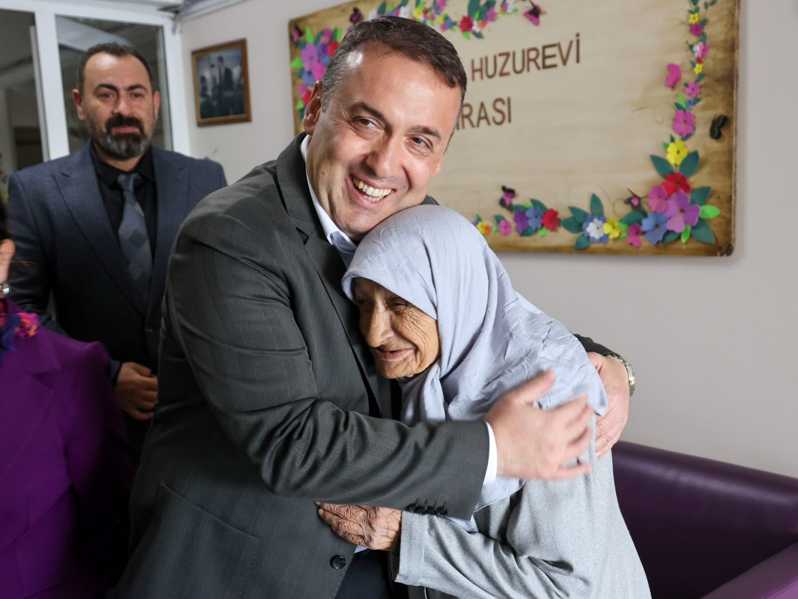 Vali Sözer’den Huzurevinde Gönüllere Dokunan Ziyaret 19944