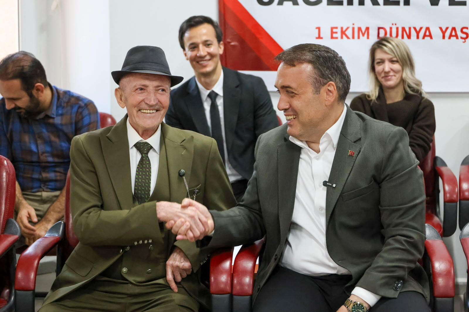 Vali Sözer’den Huzurevinde Gönüllere Dokunan Ziyaret 19949