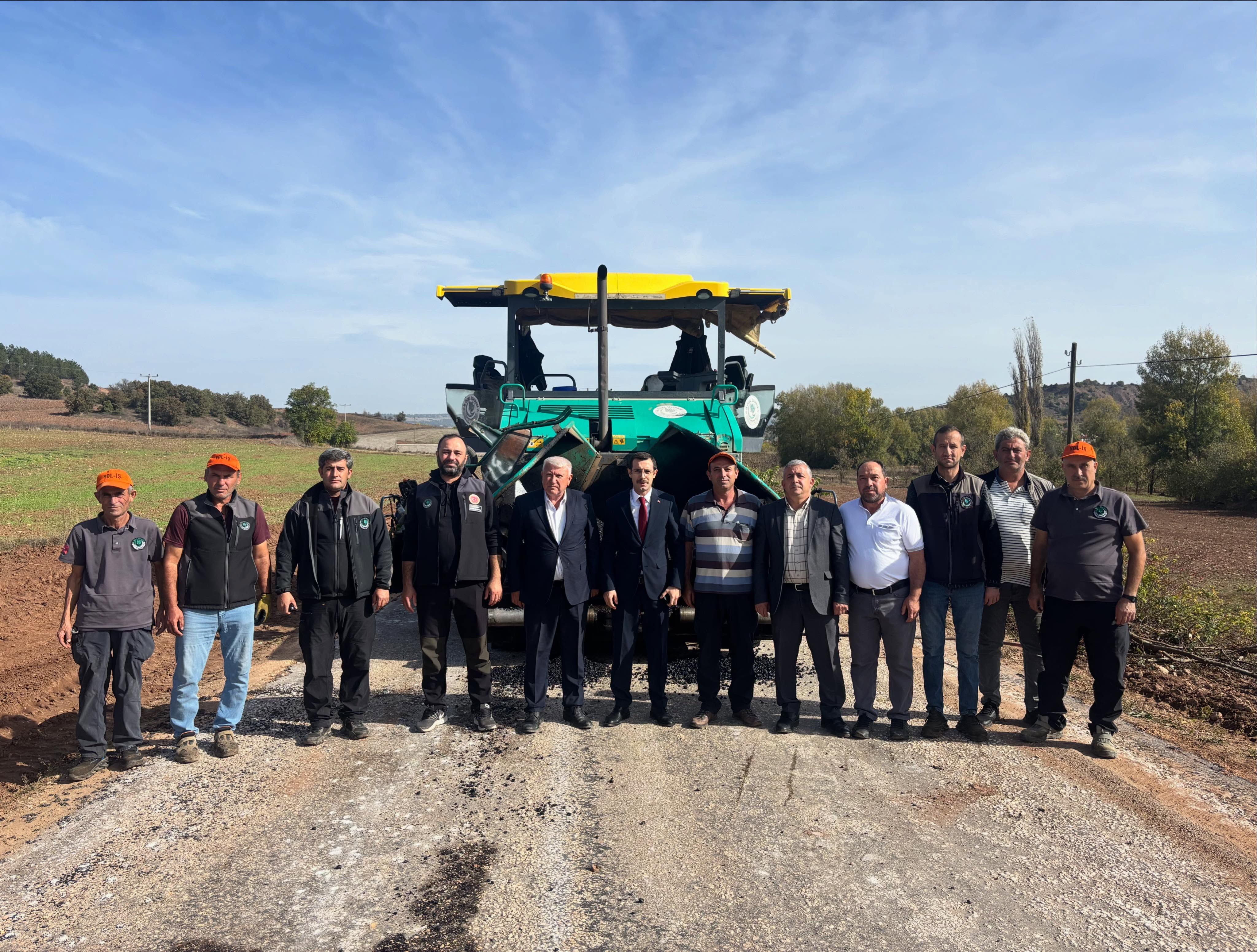 Yenipazar’da 4 kilometrelik yol sıcak asfaltla kaplanıyor