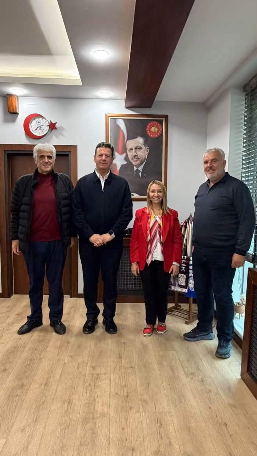 Zeki̇ye Teki̇n’den Akyazi Beledi̇ye Başkanina Teşekkür 20980